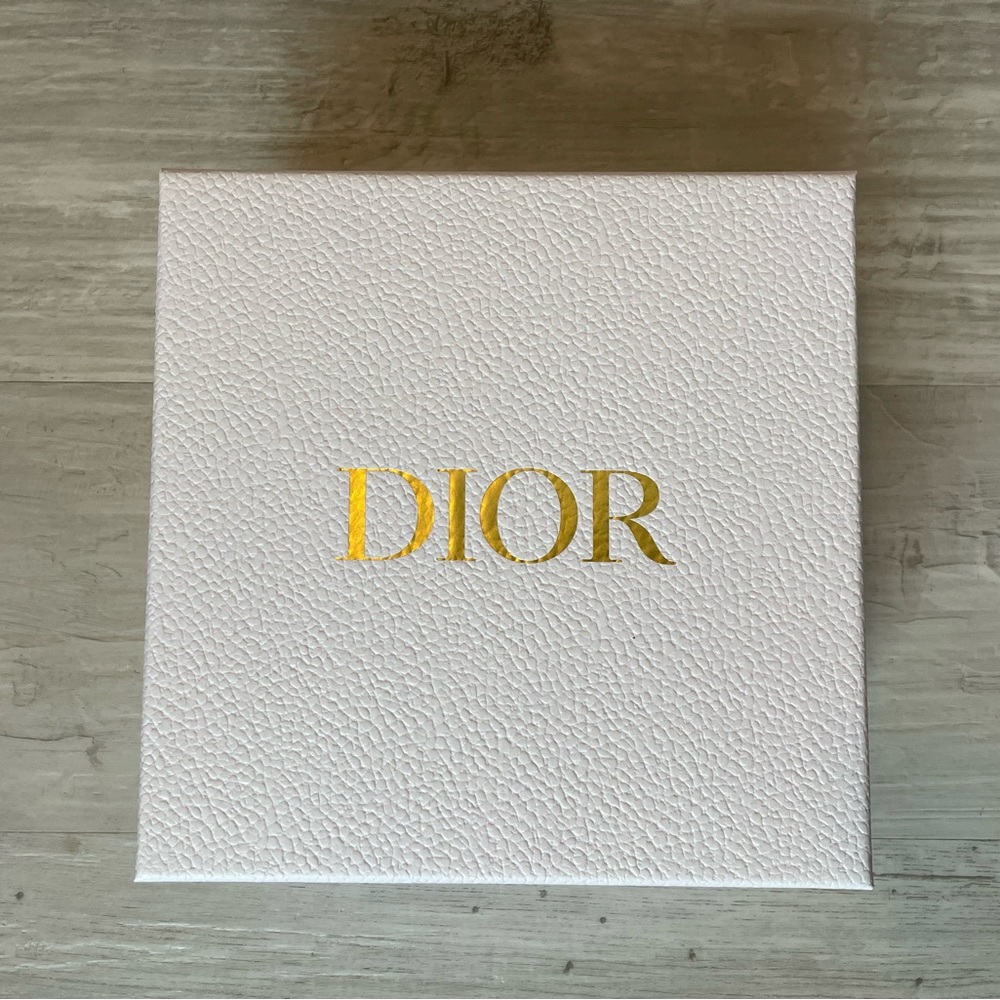 Dior box